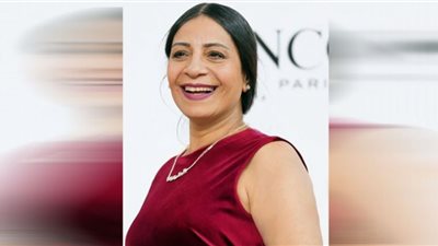 عفاف مصطفى توجه رسالة عتاب لـ حسين فهمي بسبب فستان