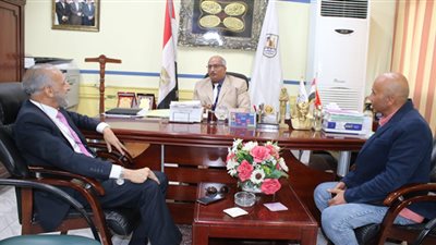 تعليم بني سويف تبحث سبل التعاون مع كلية الطب بالجامعة