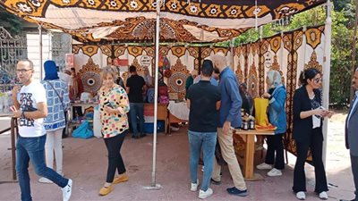 مؤسسة الوفد الإعلامية تنظم معرضا للأدوات المدرسية.. صور