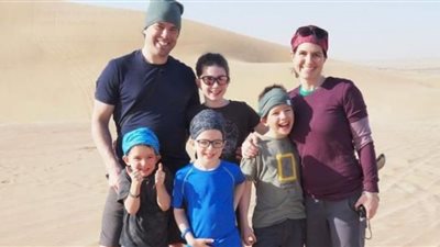 عائلة كندية تجوب العالم قبل أن يفقد أطفالها بصرهم (شاهد)