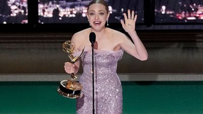 حفل جوائز إيمي.. أماندا سيفريد أفضل ممثلة وجينيفر كوليدج أفضل مساعدة