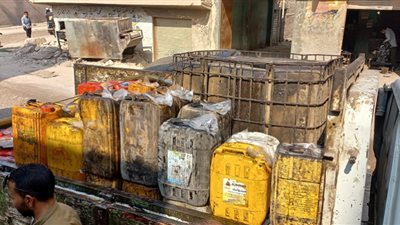 ضبط طني زيوت مستخدمة قبل إعادة تكريرها في الصف