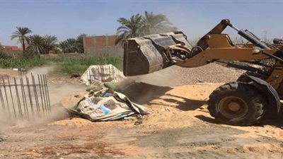 إزالة التعديات ومصادرة مواد البناء بسنورس في الفيوم