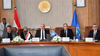 رئيس جامعة قناة السويس يوجه بتطبيق خطة الدولة فى ترشيد الإنفاق