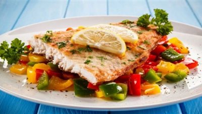 للرجيم.. حضري فيليه سمك مشوي مع الفلفل الملون