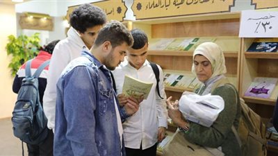 جناح الأزهر يخفض أسعار كتبه الحديثة بنسبة 30%