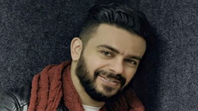 كريم الحسيني يروج لمسرحية 