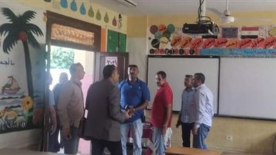 رئيس حي البتين يتفقد عدد من المدارس بنطاق المنطقة
