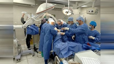 إجراء أول جراحة لإصلاح اعوجاج بالعمود الفقرى - رئيس جامعة بنى سويف