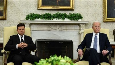 سيناتورة أمريكية تنتقد بايدن بسبب الرئيس الأوكراني