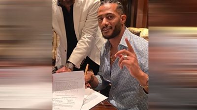 لحظة تعاقد محمد رمضان على بطولة فيلم 