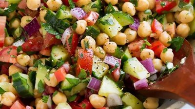 طريقة عمل سلطة الحمص لعشاق المقبلات الشامية