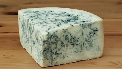 فوائد مذهلة للجبنة الريكفورد.. بديلة اللحوم