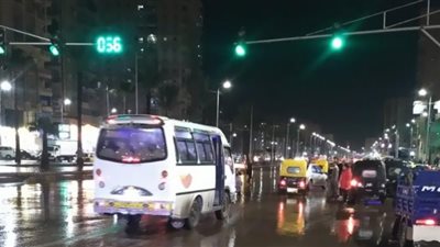 نواة الكرم تضرب المدينة الساحلية بأمطار غزيرة وبرق ورعد