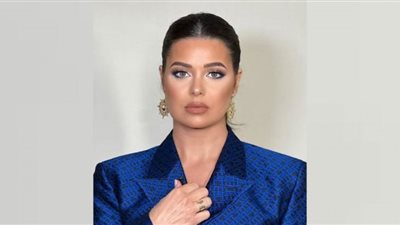 يسرا اللوزي تبهر العيون بأزياء ساحرة (صور)