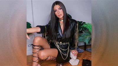 هدى المفتي تتألق بالأحمر الذهبى.. صور