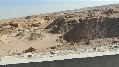 عمليات سرقة وتجريف واسعة لثروات مصر الطبيعية بصحراء أكتوبر