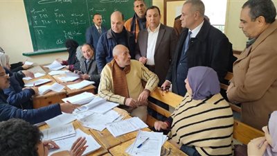 وكيل تعليم الدقهلية يتفقد أعمال التصحيح داخل كنترول الشهادة الإعدادية