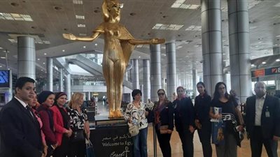 استقبال حافل لوفد قبرص بمطار القاهرة تمهيدا لمشاركته في ملتقى أولادنا للفنون