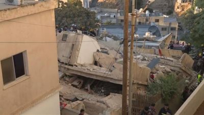 مصرع 5 وإصابة 14 آخرين جراء انهيار مبنى سكني