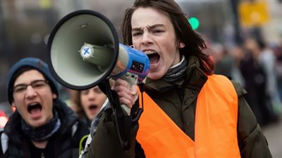 المجريون يوسعون الاحتجاجات على رواتب المعلمين مع تفاقم أزمة تكلفة المعيشة