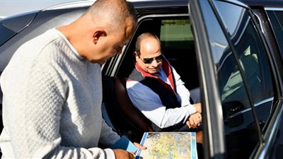 الرئيس السيسي يتفقد تطوير الطرق والمحاور بالقاهرة الكبرى.. صور وفيديو