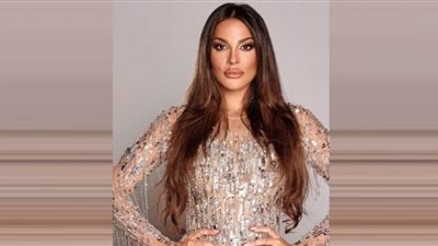 نادين نسيب نجيم تخطف الأنظار بالأبيض والكعب العالي