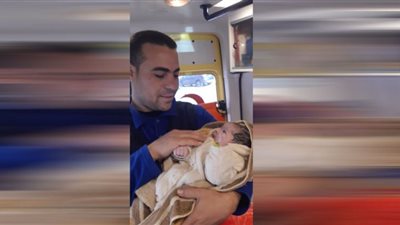 بنى سويف طاقم إسعاف ينقذ سيدة فاجأتها آلام الولادة
