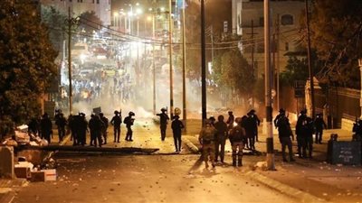 مُواجهات عنيفة بين الفلسطينيين وجيش الاحتلال الإسرائيلي