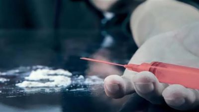 مصرع فتاة بجرعة هيروين زائدة في منشأة ناصر