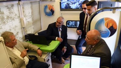 رئيس القابضة للمياه يزور فرع خدمة العملاء المميكن لمياه القاهرة