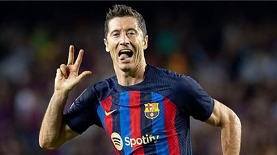 ليفاندوفسكي يقود هجوم برشلونة أمام ريال بيتيس في الدوري الإسباني