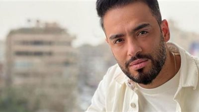 رامي جمال لتامر عاشور: الزمن غيرنا.. شعرنا راح (شاهد)