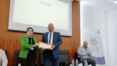 القوى العاملة تنظم ندوة 