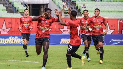 من هو سامسون اكينولا صفقة الزمالك المنتظرة