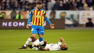 ريال مدريد وفالنسيا في صدام مشتعل الليلة بالدوري الإسباني