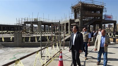 رئيس الوزراء يتفقد أعمال تطوير ساحة جامع عمرو بن العاص ومناطق القصبة