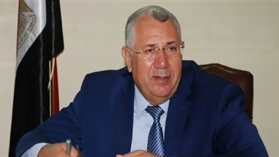 وزير الزراعة يبحث مع قيادات الوزارة عددًا من الملفات والتكليفات