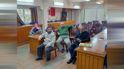 لجنة وزارة الصحة تجري التحاليل الطبية لموظفي المحلة