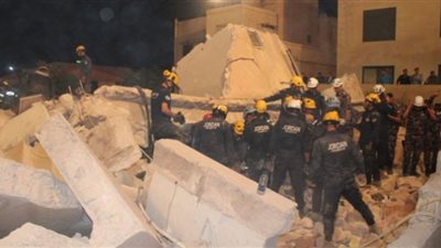 تواصل جهود البحث عن ناجين وسط تحت أنقاض عمارة اللويبدة