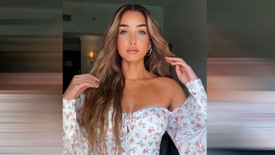 هنا الزاهد تهوس متابعيها بفستان قصير وتسريحة مميزة