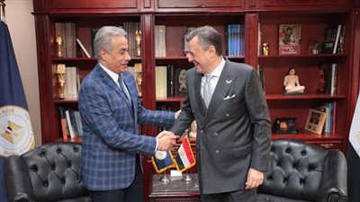 عيسى يؤكد تفعيل دور ممثلي القطاع الخاص بالسياحة خلال لقائه وزير القوى العامة