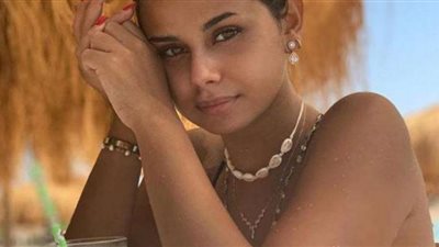 منة عرفة تخطف الأنظار بإطلالة مثيرة.. صور