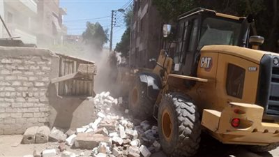 إزالة فورية لحالة بناء من دون ترخيص بدشنا في قنا