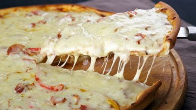 أسهل طريقة لعمل عجينة البيتزا