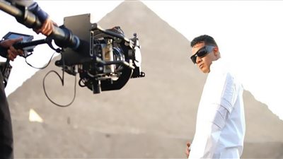 محمد رمضان يحتفل بالمليون مشاهدة لنصابة