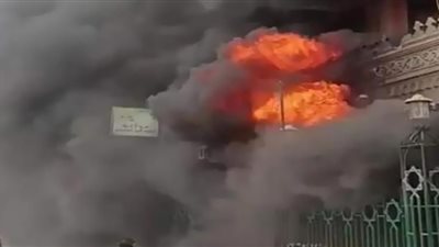 حريق مستشفى المطرية.. طبيب مصري يُجري عملية ولادة وسط النيران (فيديو)