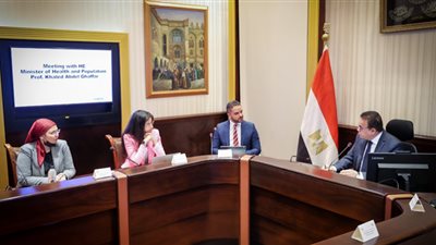 وزير الصحة يبحث مع رئيس شركة ساندوز مصر سبل التعاون