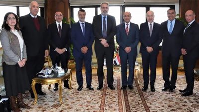 وزير الطيران يبحث مع نائب رئيس 