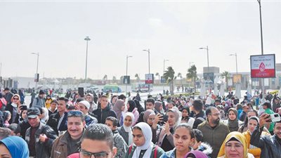 معرض الكتاب يهزم البرد القارس